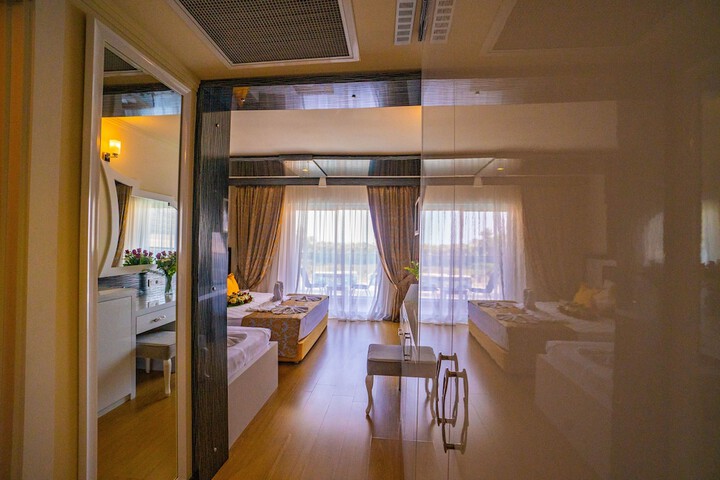Room 17 of 170