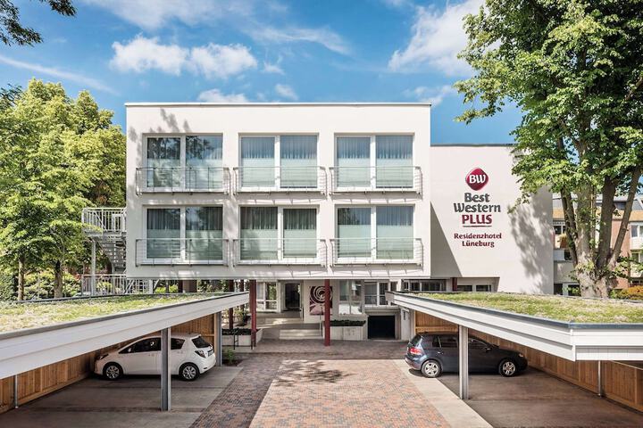 Hotel Entry