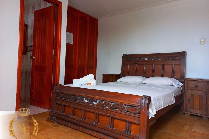 Room 13 of 33
