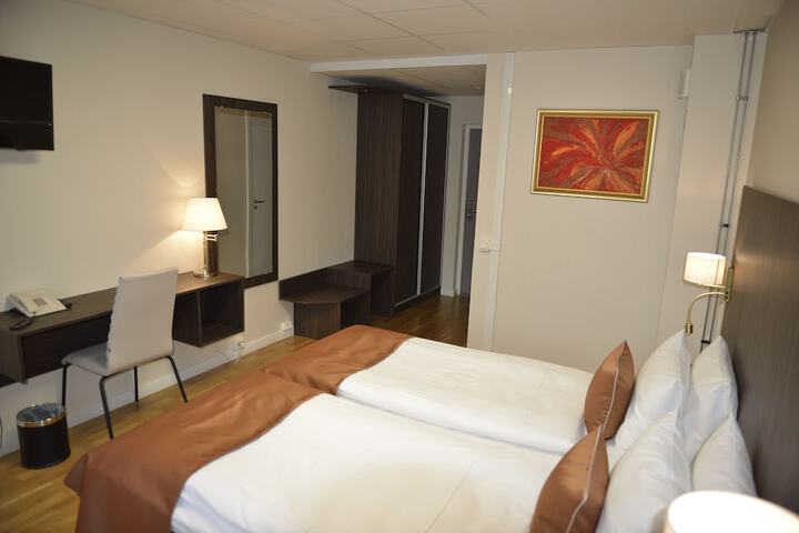 Room 3 of 43