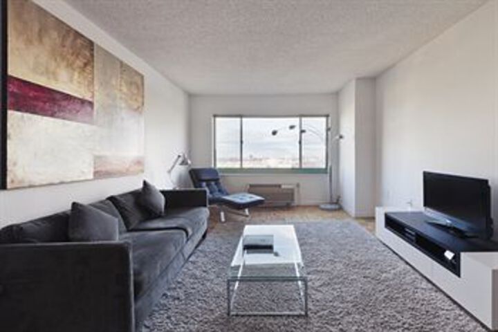 Room 18 of 28