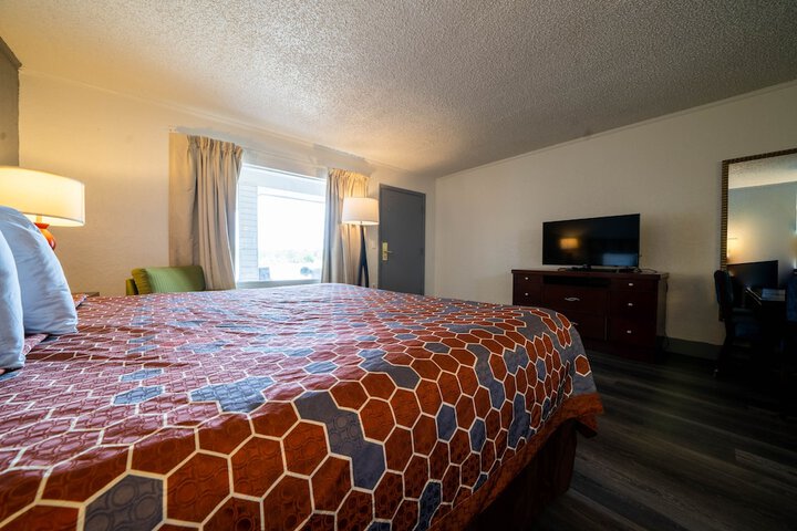 1 King Bed (9 of 16)