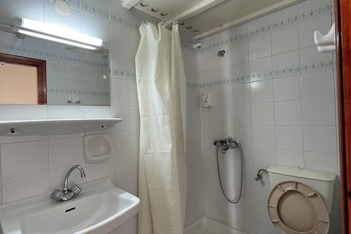 Room 64 of 121