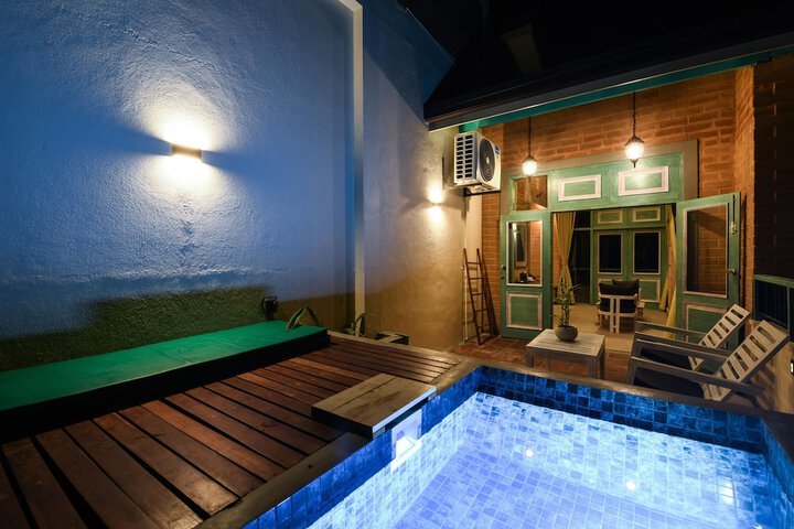 Pool 105 of 171
