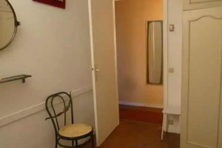 Room 9 of 10