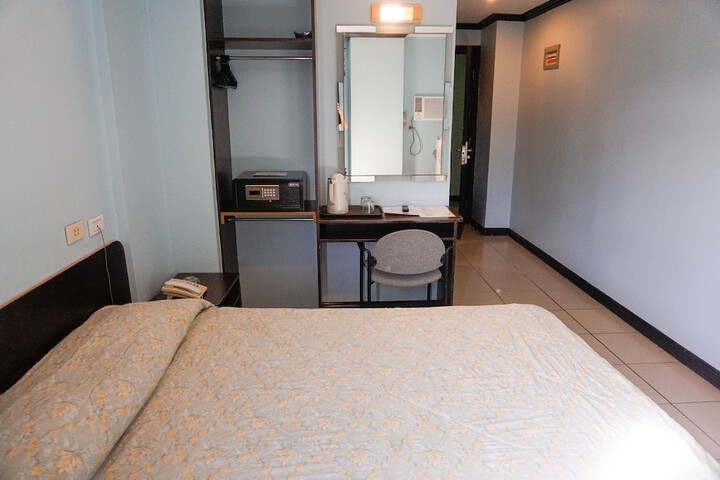 Room 20 of 37