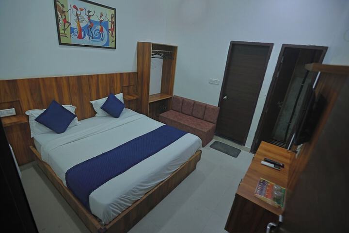 Room 9 of 27