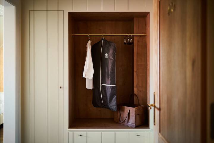 Room 16 of 64