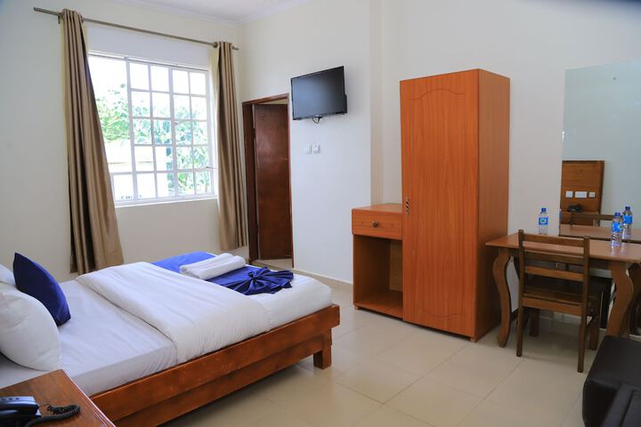 Room 3 of 52