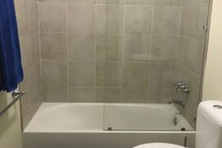 Room 4 of 33