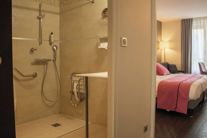 Room 25 of 47