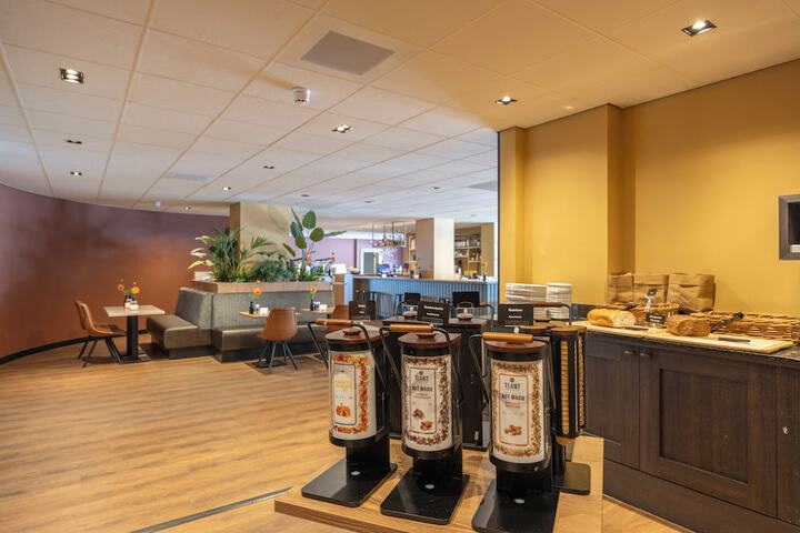 Breakfast/Coffee Service 29 of 45