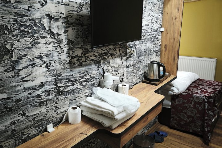Room 6 of 6