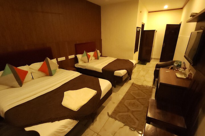 Room 12 of 28