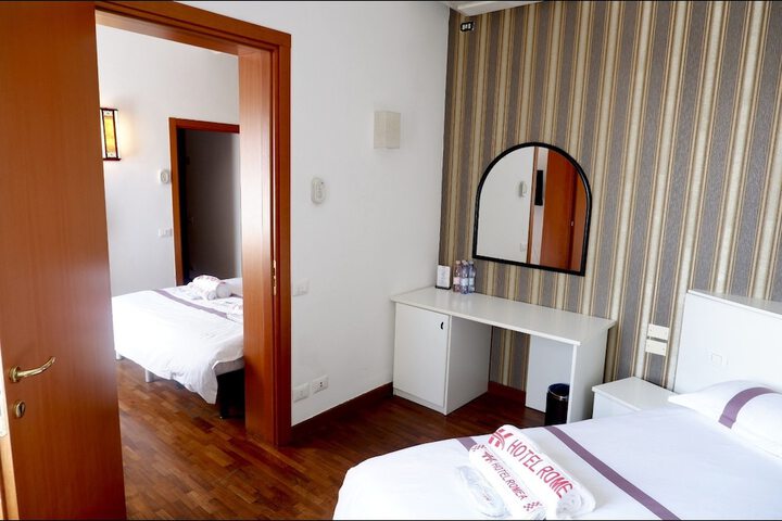 Room 11 of 28