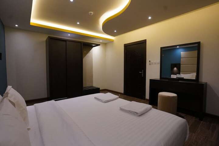 Room 5 of 6
