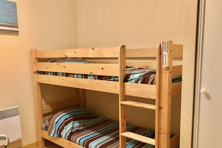 Room 12 of 37