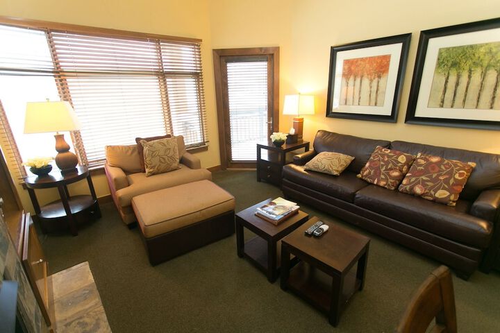 Lounge 58 of 72