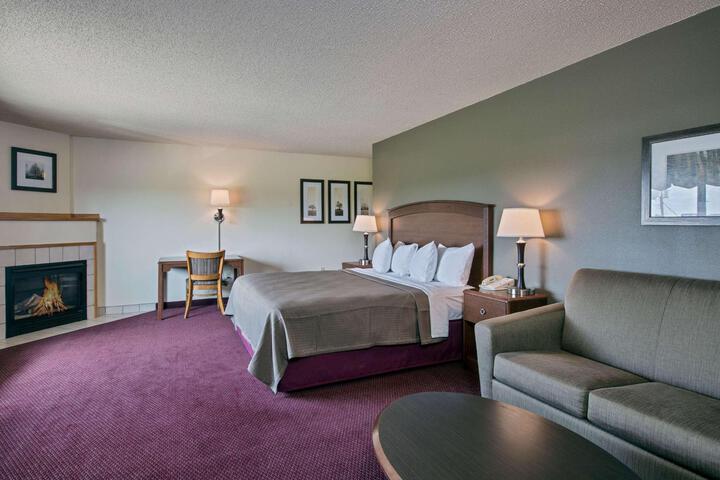 1 King Bed Efficiency (16 of 32)