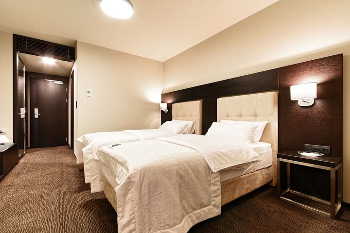 Room 8 of 43