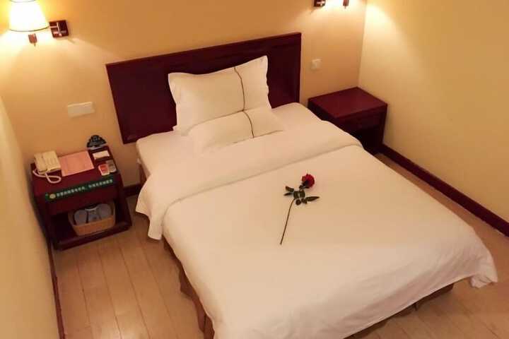 Room 8 of 35
