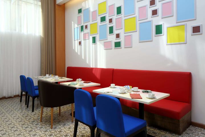 Dining 43 of 78