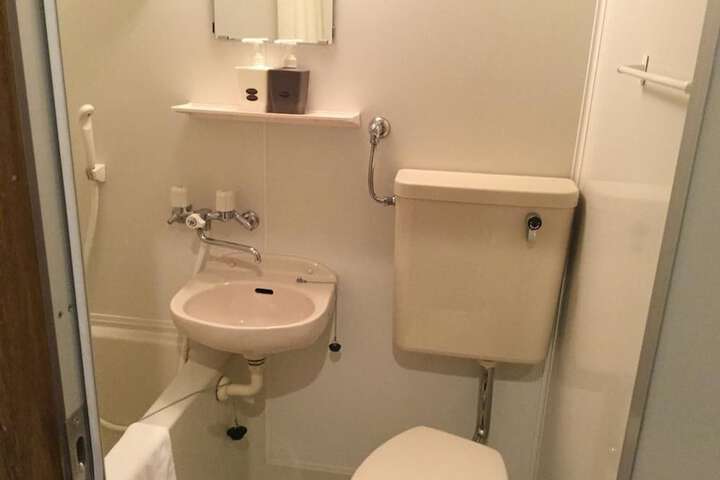 Room 16 of 39