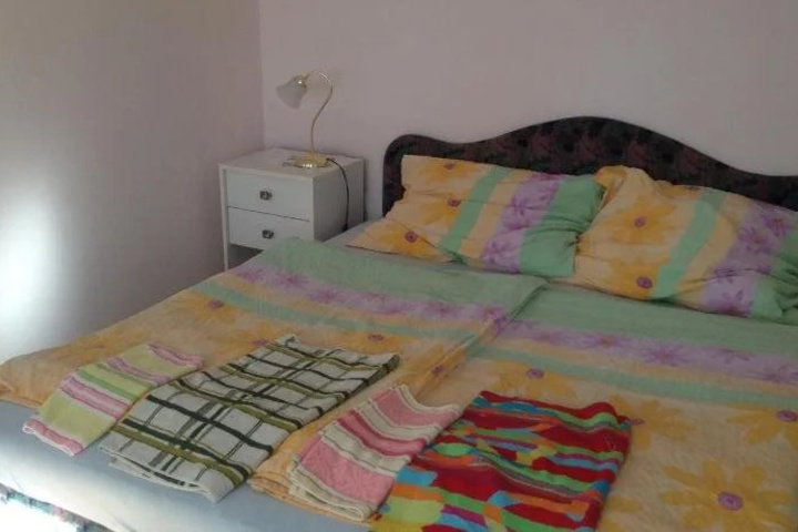 Room 4 of 12