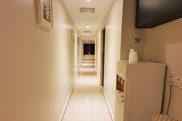 Ballroom/Hall 18 of 21