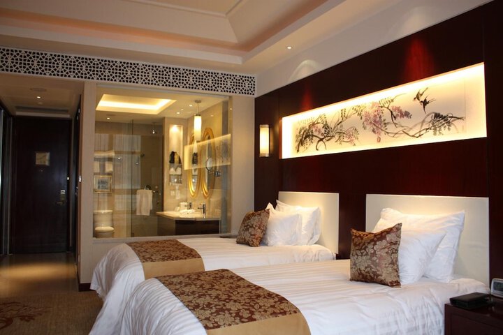 Room 9 of 40
