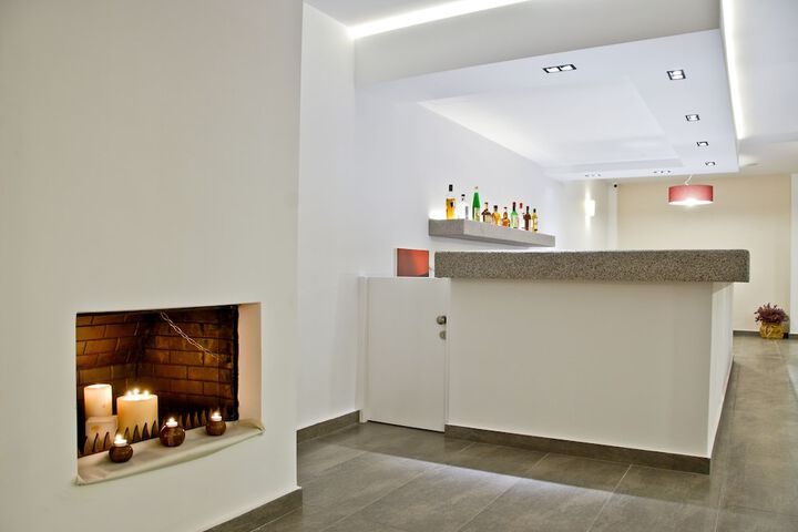Lounge 52 of 67