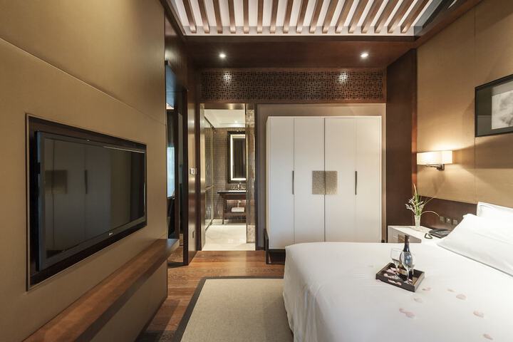 Room 16 of 58