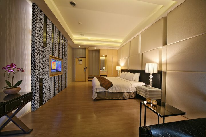 Room 22 of 65