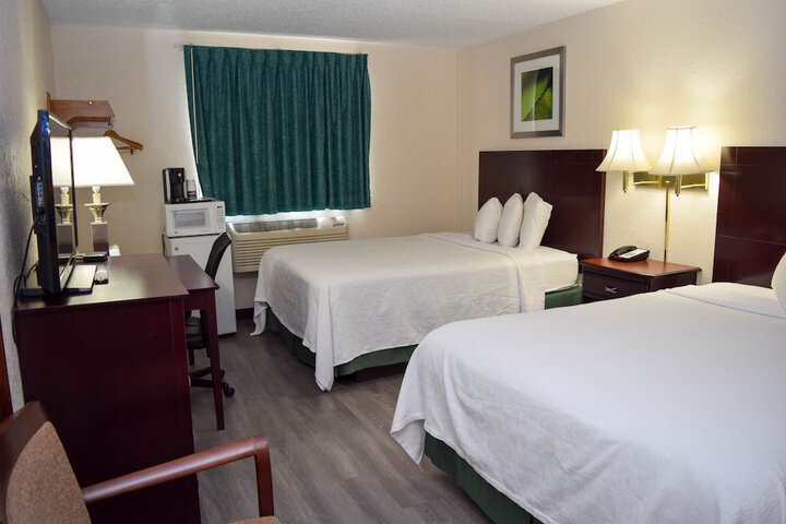2 Queen Beds (4 of 5)