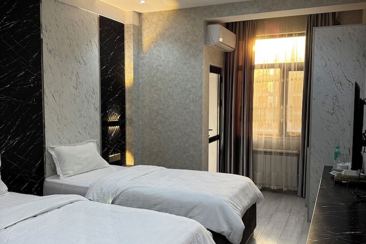 Room 10 of 68