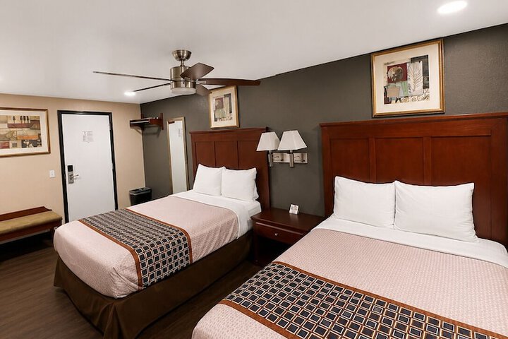 Room 6 of 17