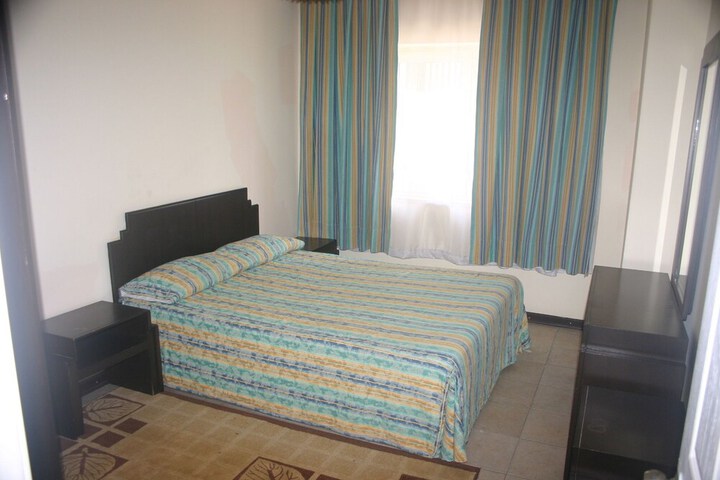 Room 8 of 16