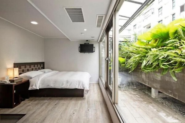Room 5 of 63