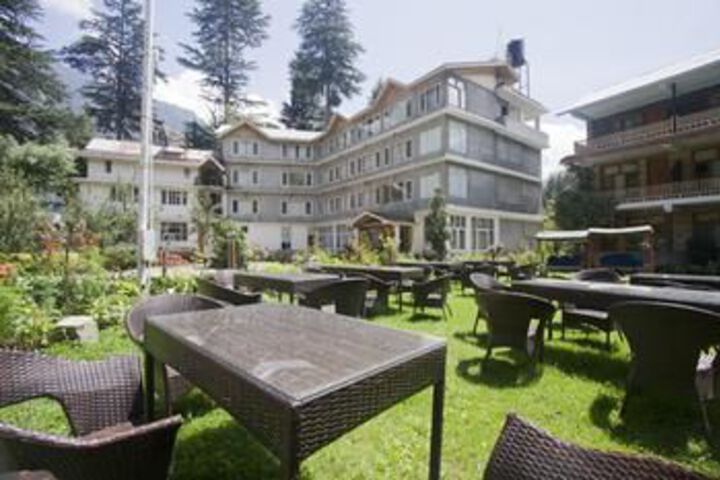 Hotel Exterior 7 of 28