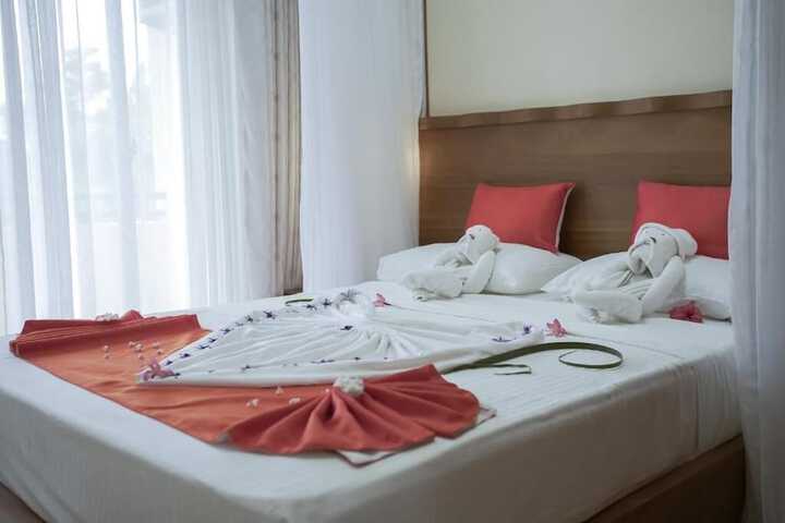 Room 2 of 53