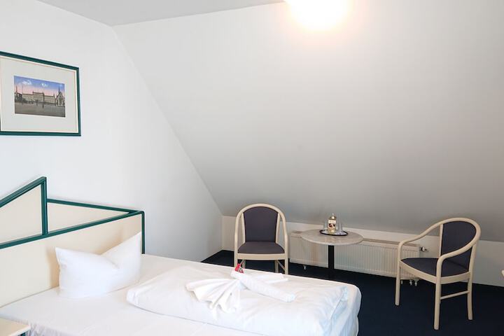 Room 8 of 35