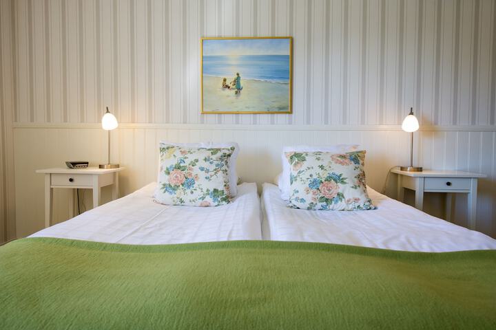 Room 2 of 63