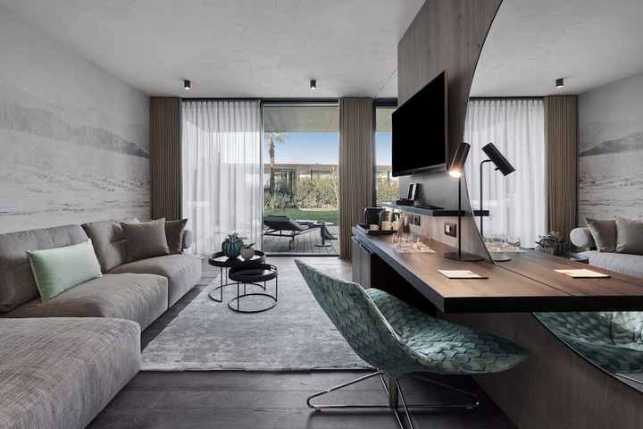 Room 32 of 103