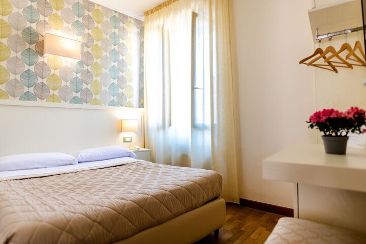 Room 8 of 16