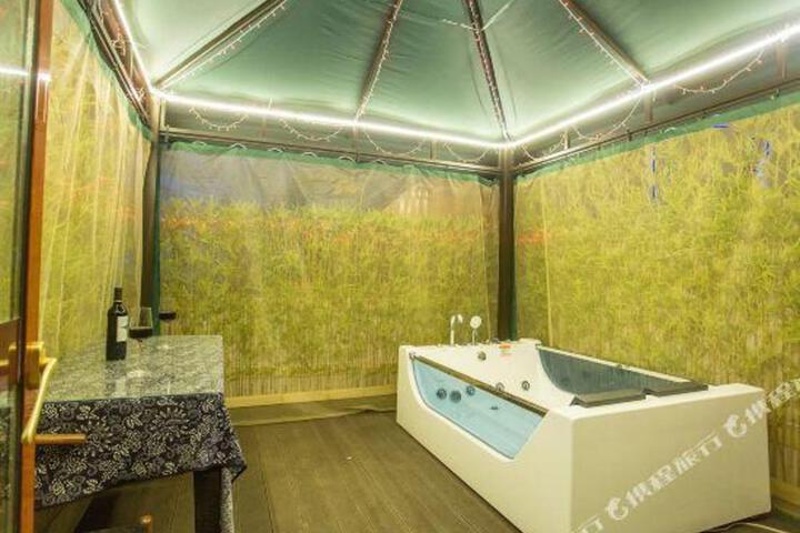 Orange Select Hotel (Xishuangbanna Jinghong Splashing Square)