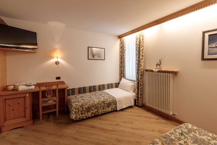 Room 48 of 122