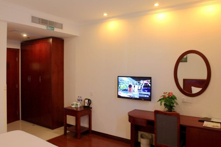 Room 1 of 7