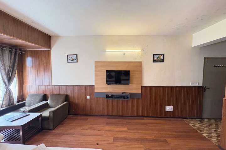 Room 1 of 18