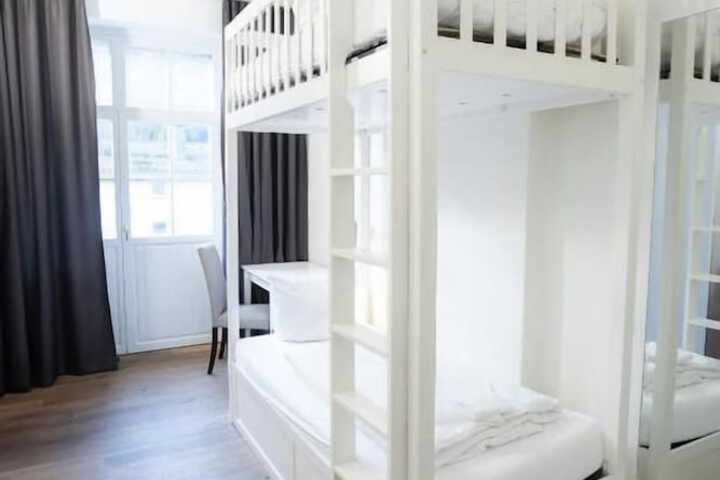 Room 15 of 34