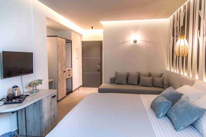 Room 9 of 16